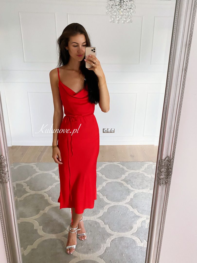 Eleganckie Czerwone Sukienki na Wszystkie Okazje: Stylizacje od Codziennych po Specjalne Wydarzenia