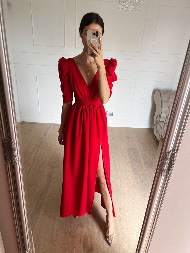 Jakie buty i dodatki do czerwonej sukienki?