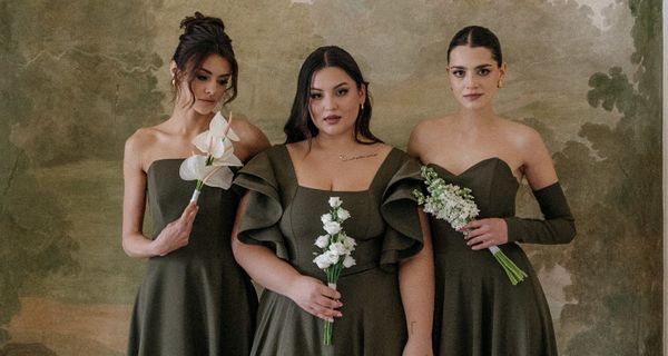 Sukienki dla druhen na jesień, czyli elegancja w barwach natury