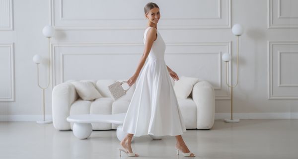 Minimalizm i klasa – jak wybrać suknię na ślub cywilny?