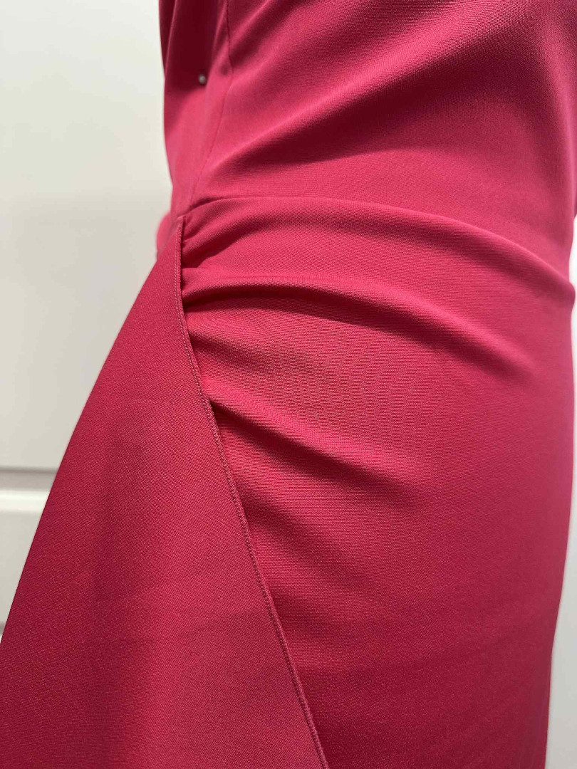 Miami A384 - długa asymetryczna sukienka w kolorze fuksji na jedno ramię - Kulunove zdjęcie 2