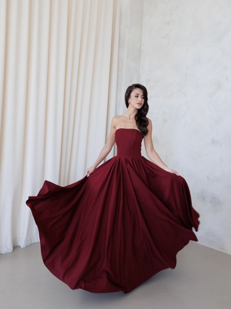 Sukienka na 18, która podkreśli Twój styl – od pastelowych tonów po błysk nocy