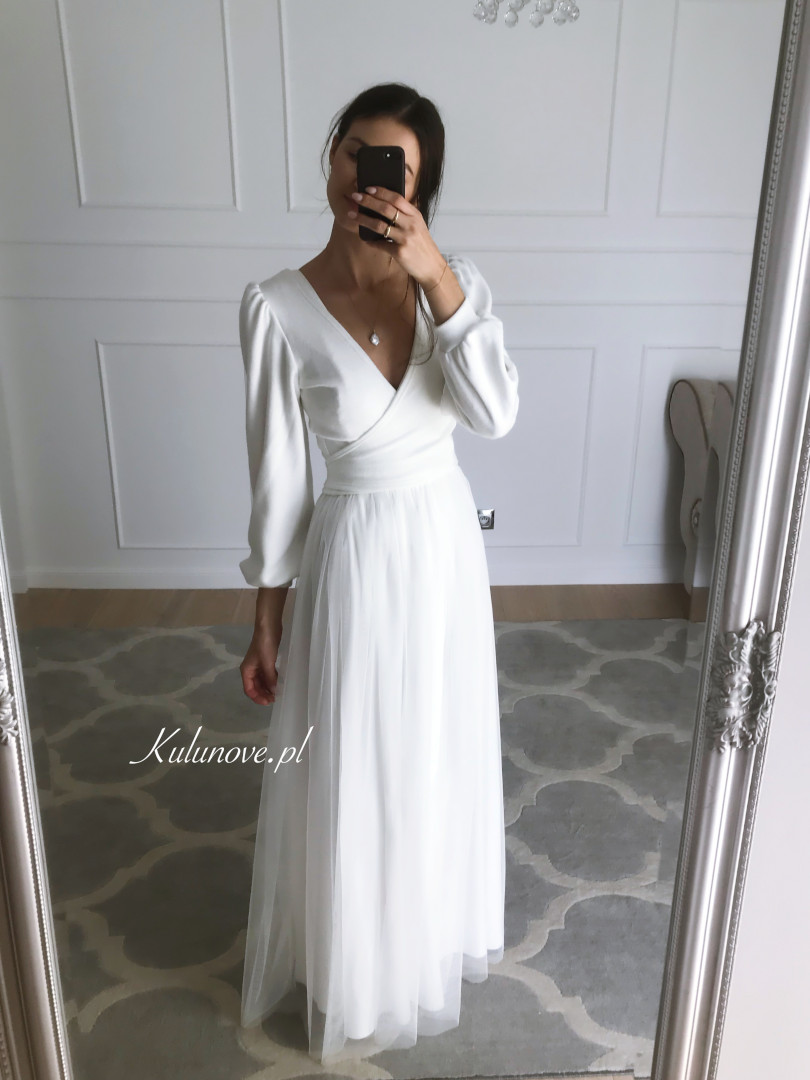  Sweterek wiązany na kilka sposobów w kolorze śmietankowym A366 