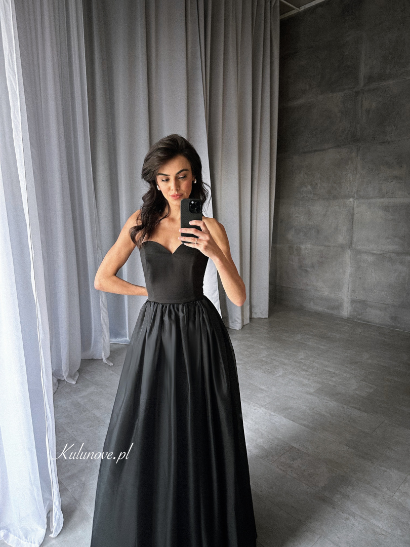 Melody - czarna sukienka maxi z gorsetowym dekoltem i tiulową spódnicą