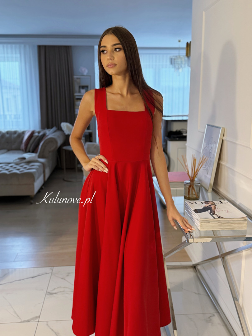 Karlie midi czerwona - rozkloszowana sukienka midi z dekoltem karo - Kulunove zdjęcie 2
