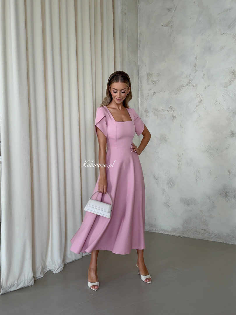 Arletta - elegancka sukienka z rozkloszowanym dołem i rękawem typu tulipan w kolorze brudnego różu