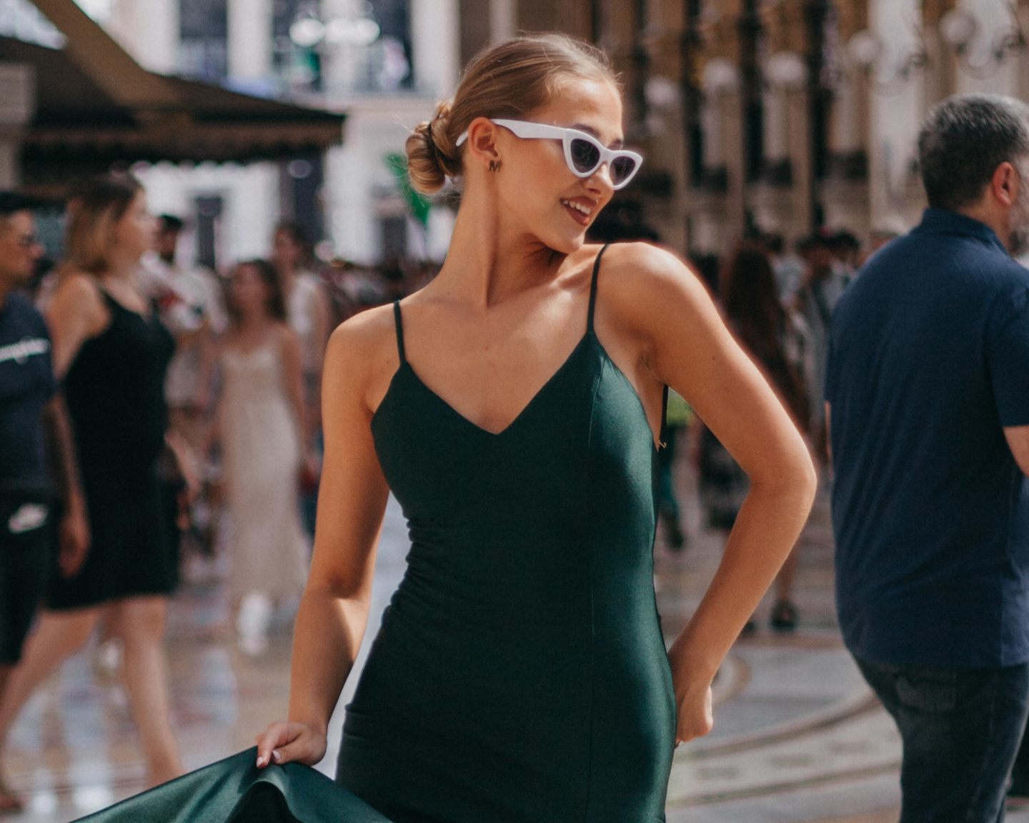 Jakich sukienek nie wypada ubierać na wesele?