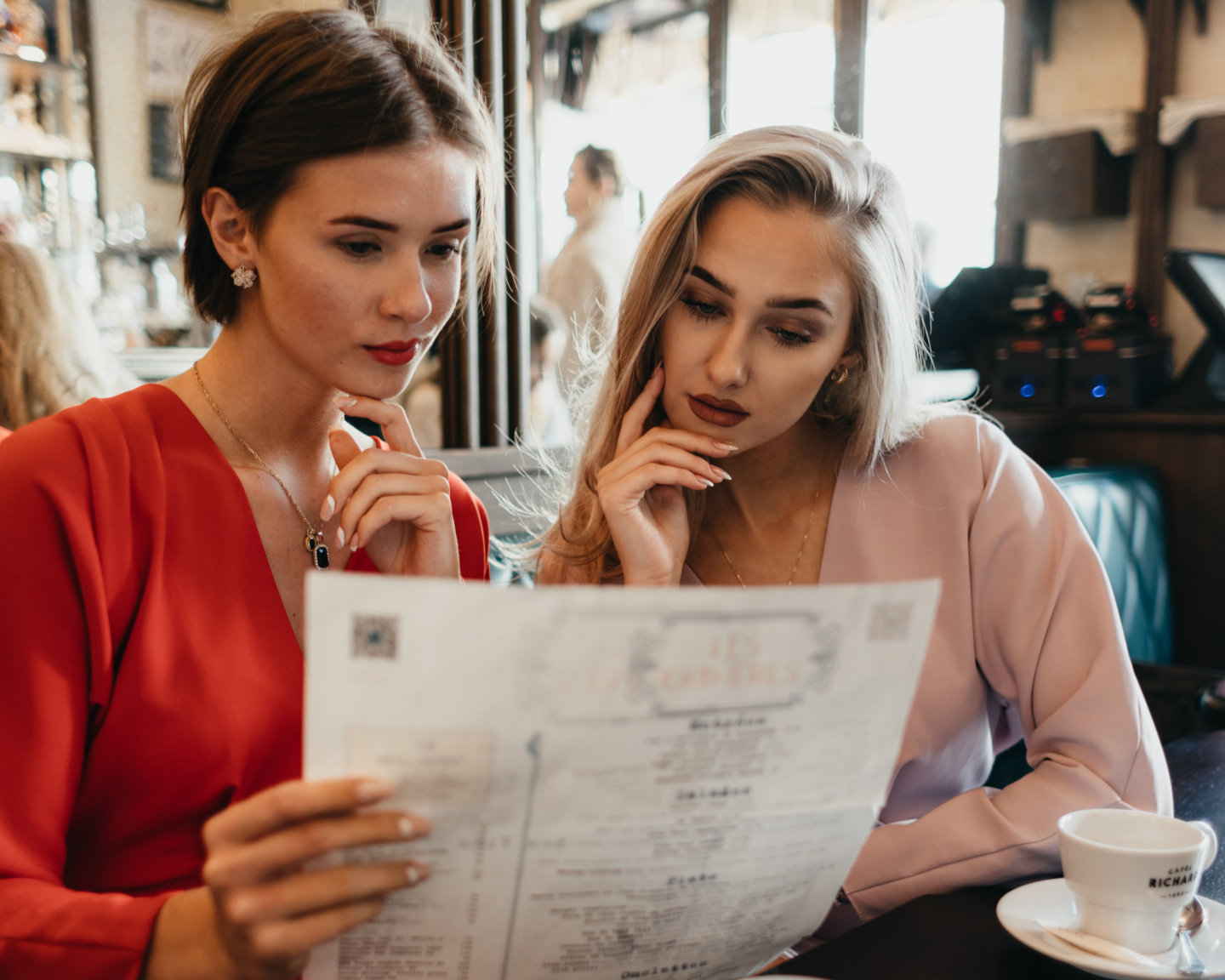 Jaka sukienka na wyjście do opery?