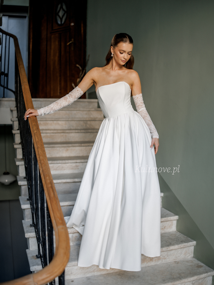 Bombshell - elegancka sukienka ślubna ecru typu księżniczka z gorsetową górą i rozkloszowanym dołem