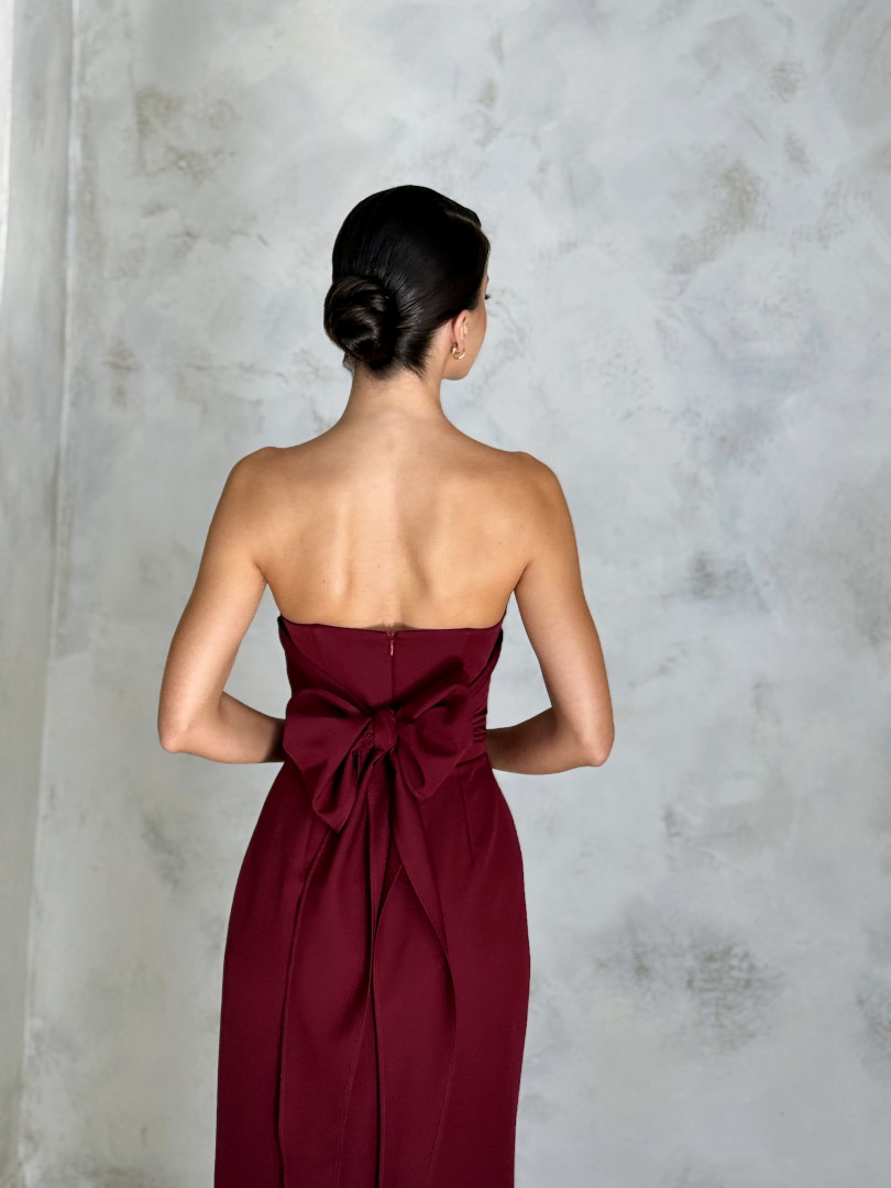 Darling - bordowa klasyczna długa suknia z gorsetem i detalem wiązania