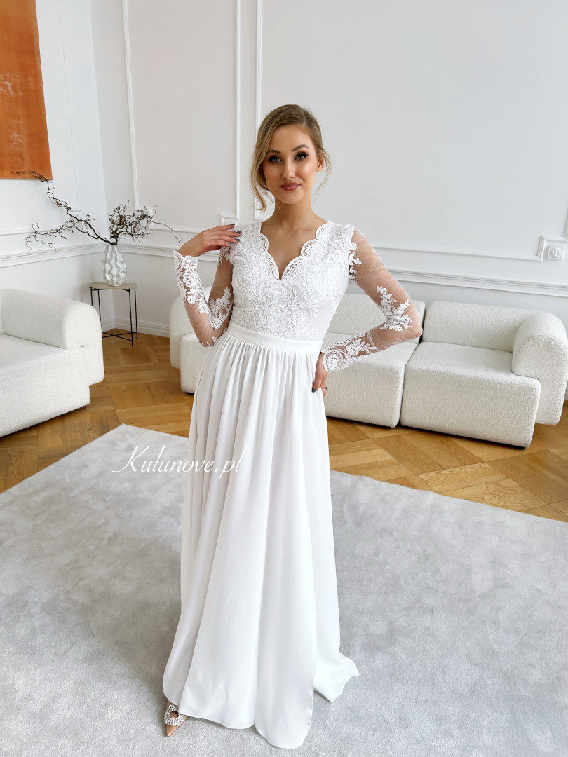 Marietta - biała suknia ślubna z koronkowymi rękawami - Kulunove zdjęcie 1