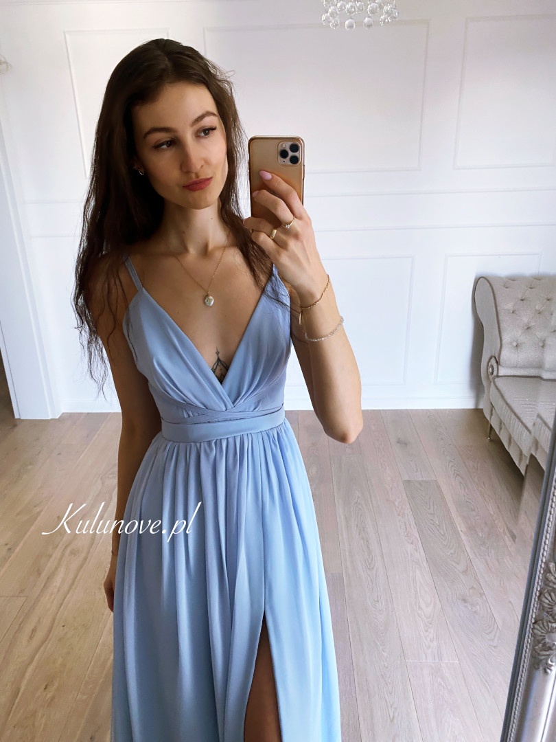 Francesca - błękitna  szyfonowa sukienka maxi z głębokim dekoltem - Kulunove zdjęcie 3