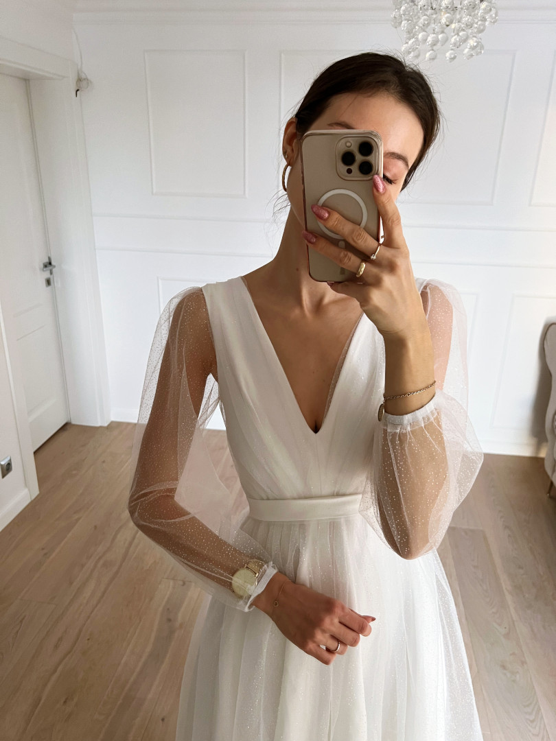 Alicja - tiulowa suknia ślubna midi z rękawami - Kulunove zdjęcie 2