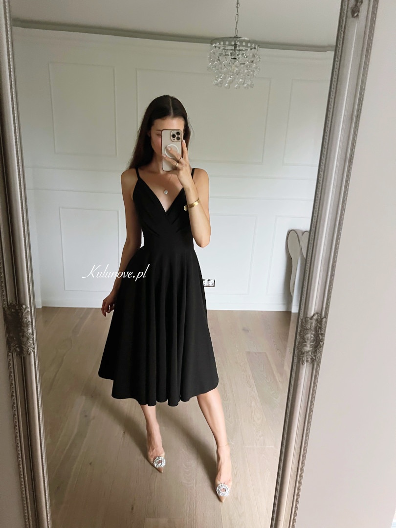 Elisabeth midi - czarna elegancka sukienka midi na ramiączkach idealna na komers - Kulunove zdjęcie 2