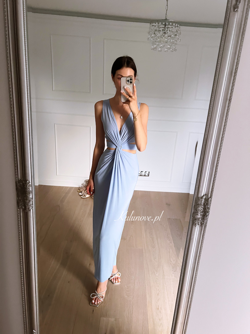 Arystea - błękitna sukienka maxi z wycięciami w pasie - Kulunove zdjęcie 1