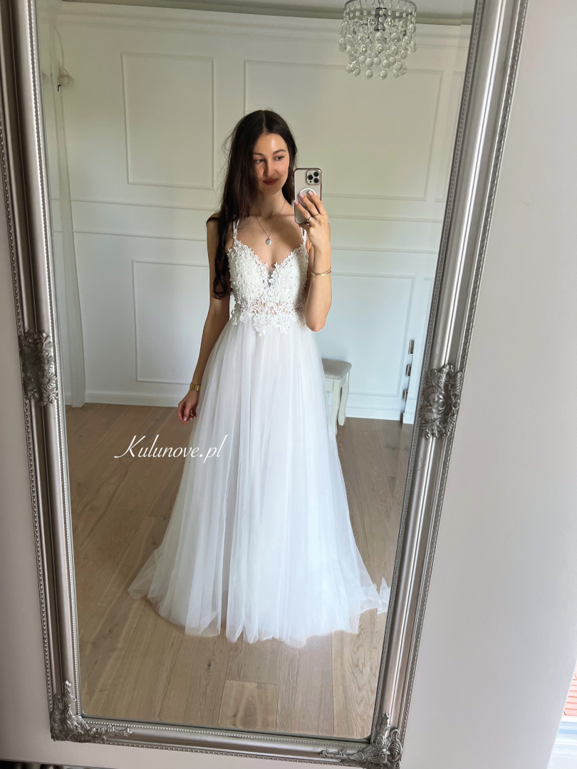 Lena - tiulowa suknia ślubna księżniczka z wiązanym koronkowym gorsetem zdjęcie 3