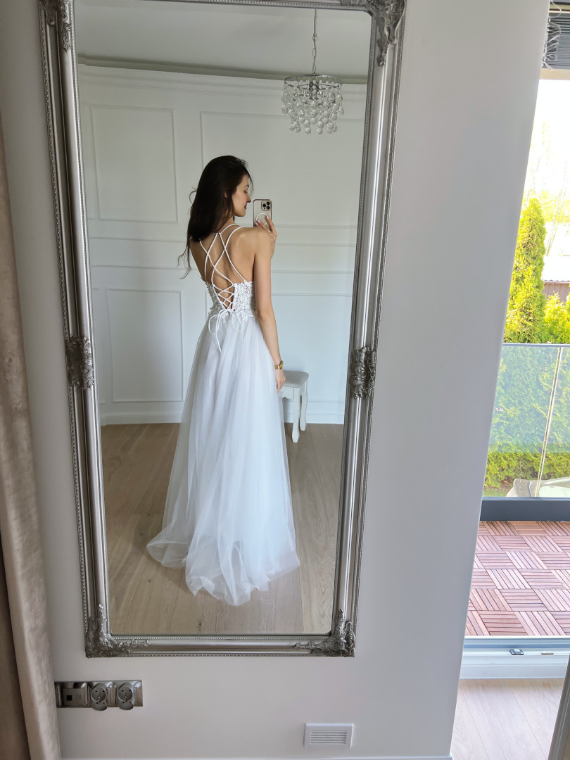 Lena - tiulowa suknia ślubna księżniczka z wiązanym koronkowym gorsetem