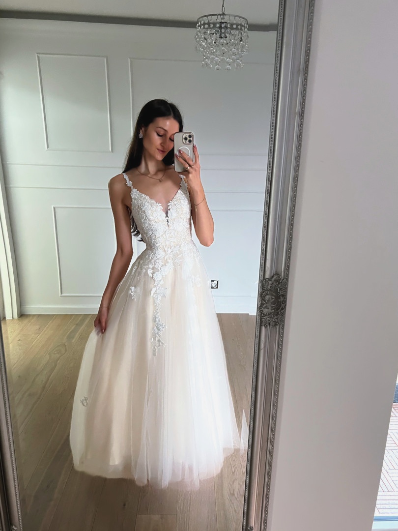 Rosalie - suknia ślubna księżniczka z koronkowym wykończeniem - Kulunove zdjęcie 4