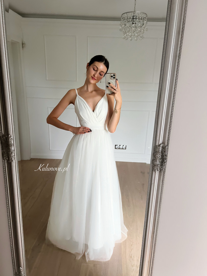 Ana - suknia ślubna maxi z tiulu pokryta brokatem w stylu księżniczki - Kulunove zdjęcie 3