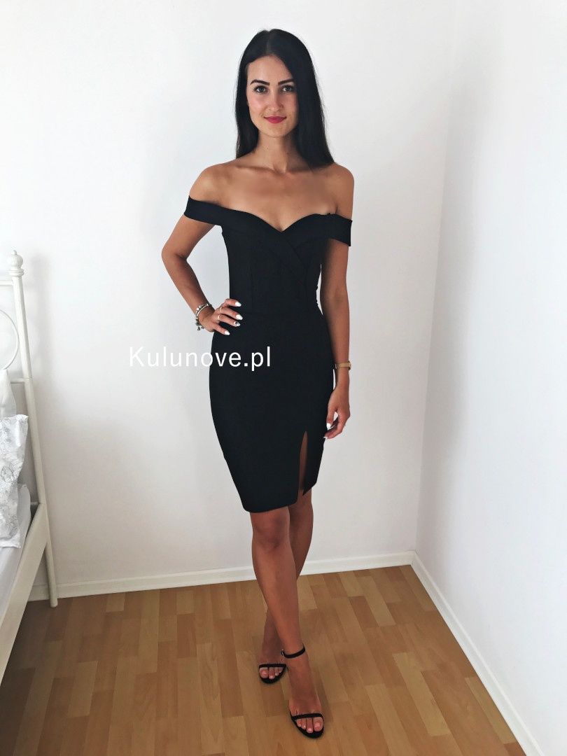 Angelina - mała czarna sukienka z odkrytymi ramionami - Kulunove zdjęcie 2
