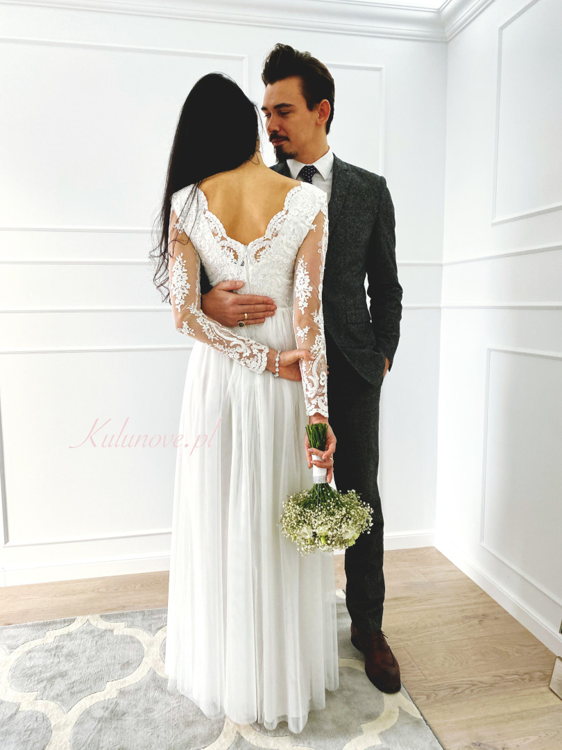 Ann - biała suknia ślubna z koronkowymi rękawami - Kulunove zdjęcie 4