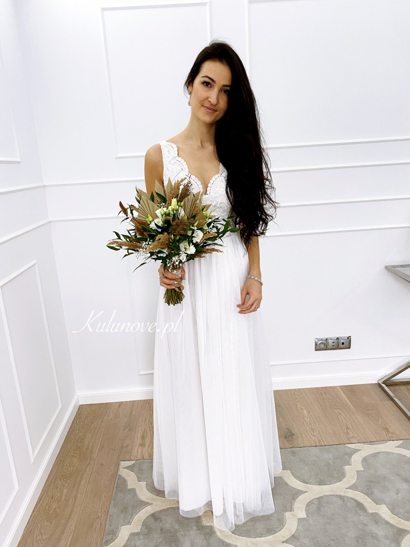 Sarah - biała suknia ślubna z tiulowym warstwowym  dołem - Kulunove zdjęcie 1