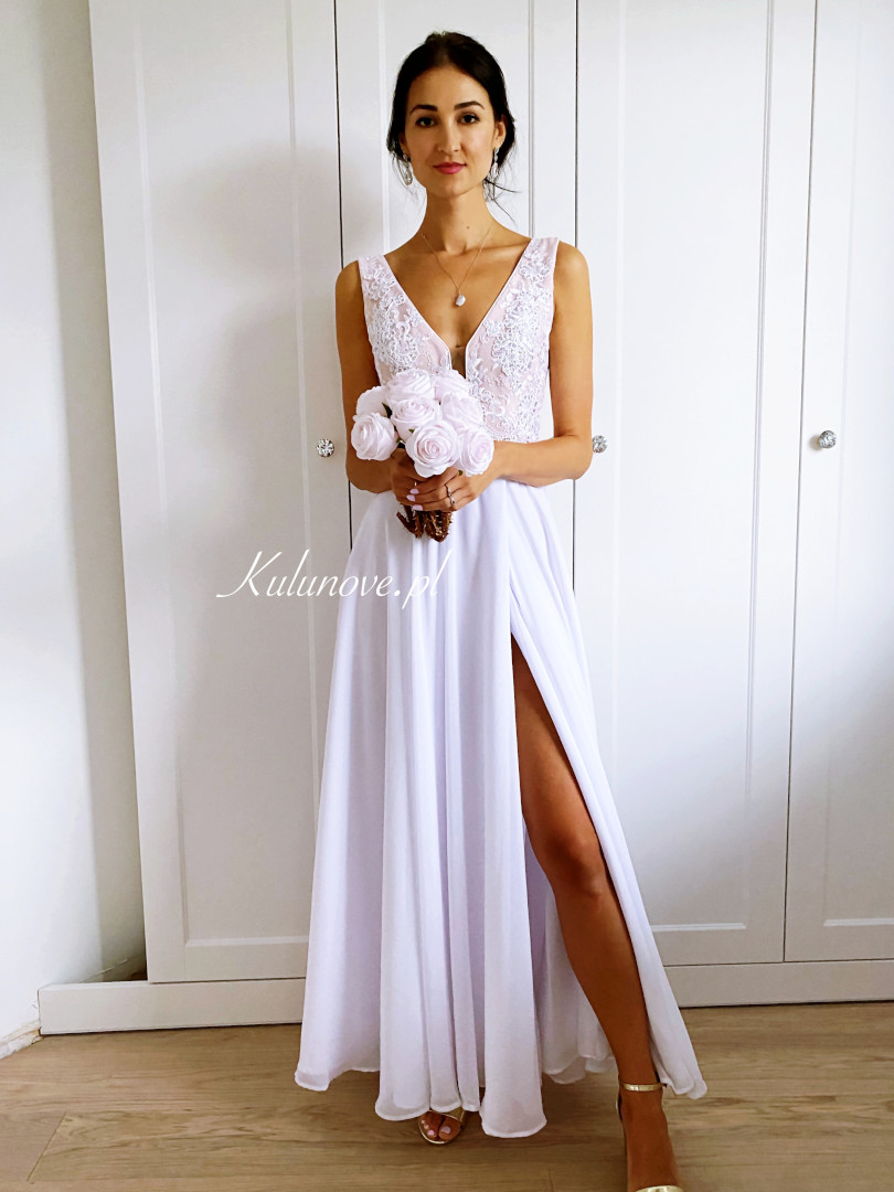 Ismena - biała suknia ślubna z rozporkiem na zakładkę - Kulunove zdjęcie 1