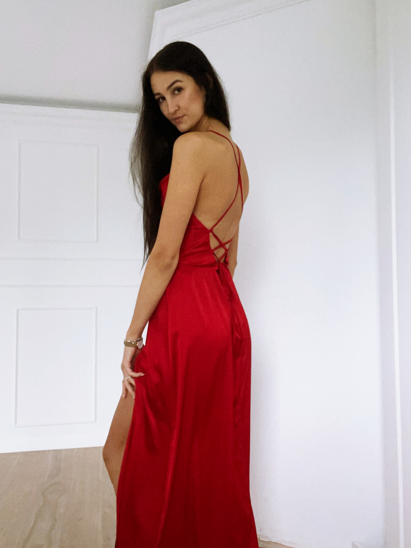 Ava - elegancka czerwona sukienka z satyny - Kulunove zdjęcie 2