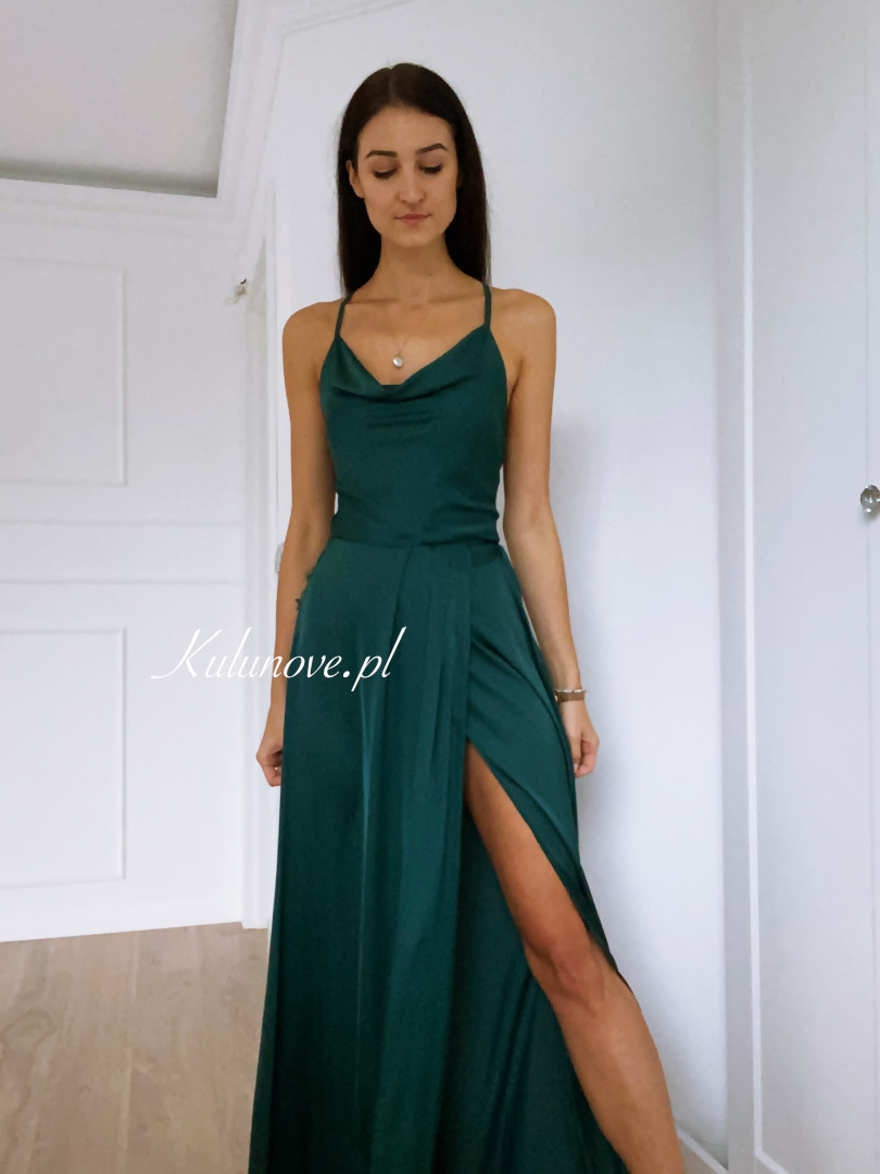 Ava - satynowa sukienka w kolorze eleganckiej zieleni - Kulunove zdjęcie 1