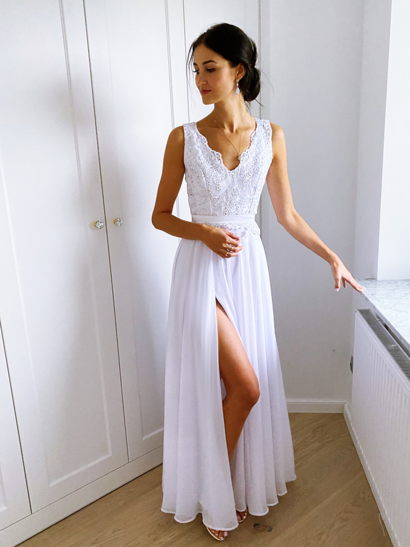 Grace - biała suknia ślubna ze zdobionym gorsetem - Kulunove zdjęcie 2