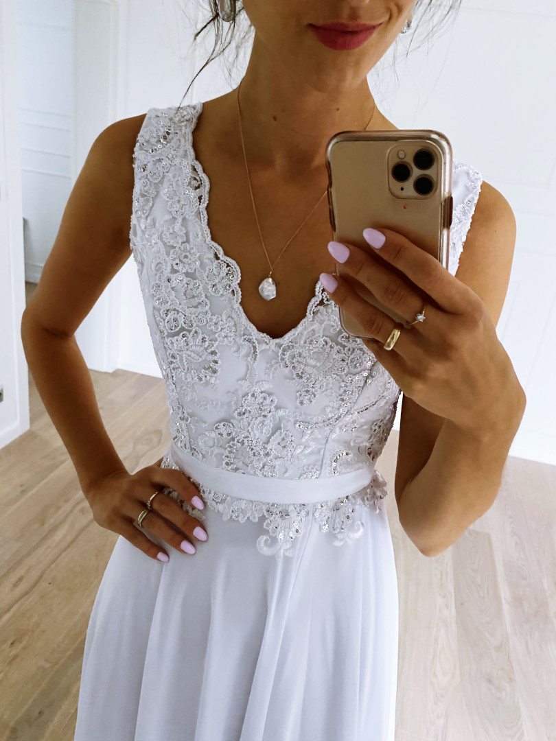 Grace - biała suknia ślubna ze zdobionym gorsetem - Kulunove zdjęcie 4