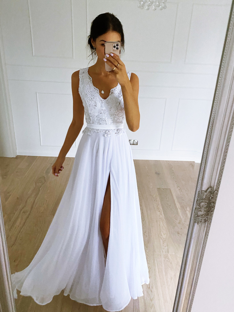 Grace - biała suknia ślubna ze zdobionym gorsetem - Kulunove zdjęcie 3