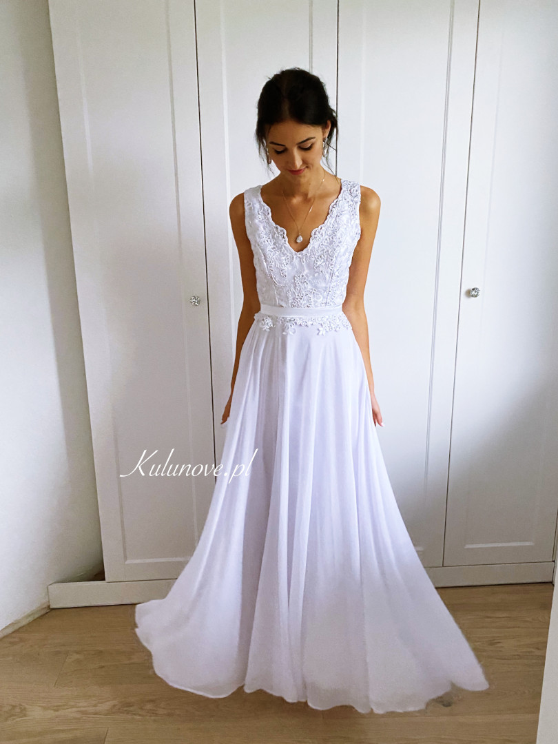 Grace - biała suknia ślubna ze zdobionym gorsetem - Kulunove zdjęcie 1