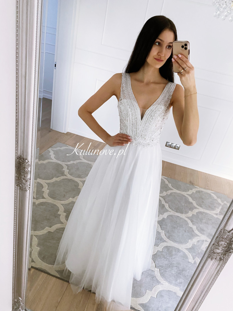 Princess - wyszywana suknia ślubna z tiulowym dołem o kroju księżniczki - Kulunove zdjęcie 4