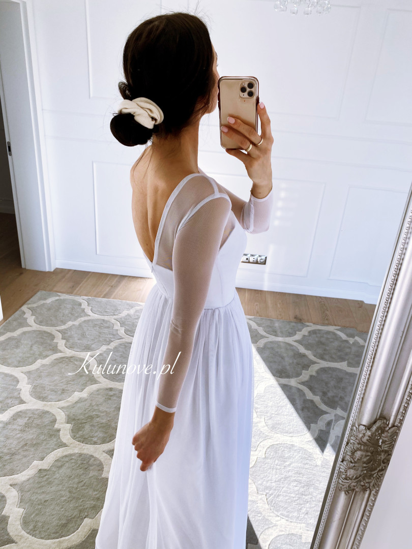 Mona - klasyczna prosta suknia ślubna z elastycznym rękawkiem - Kulunove zdjęcie 2