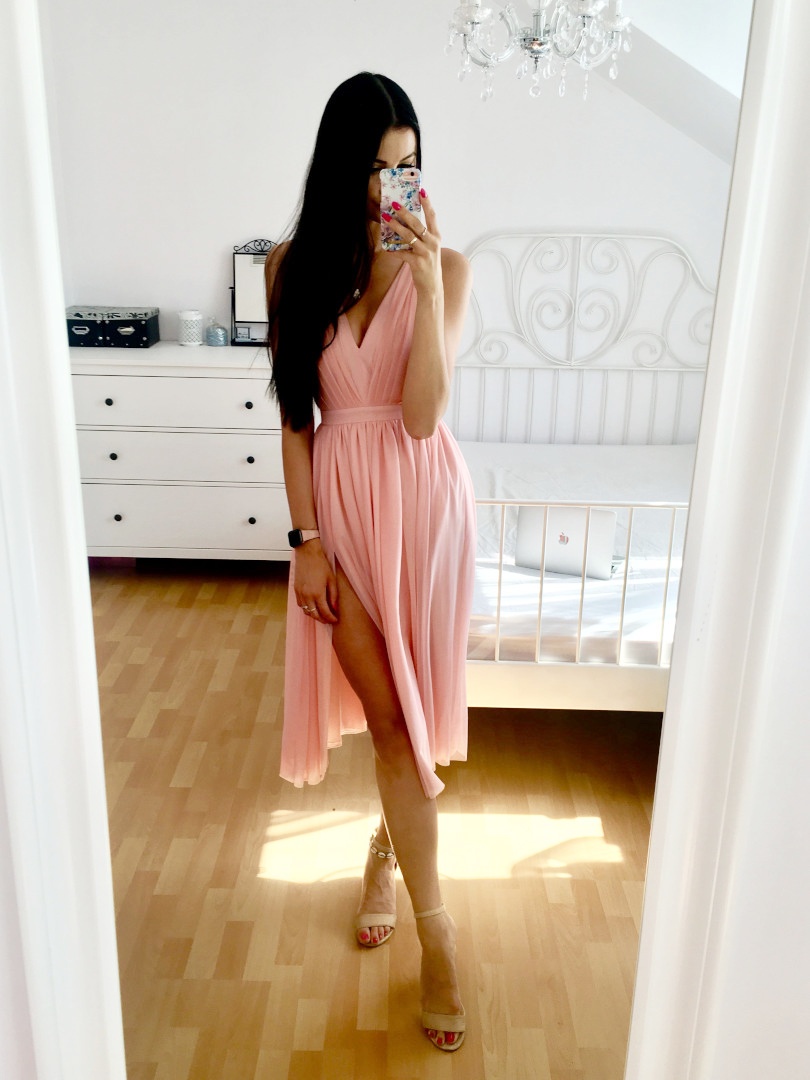 Paris midi- jasnoróżowa  sukienka średniej długości - Kulunove zdjęcie 3