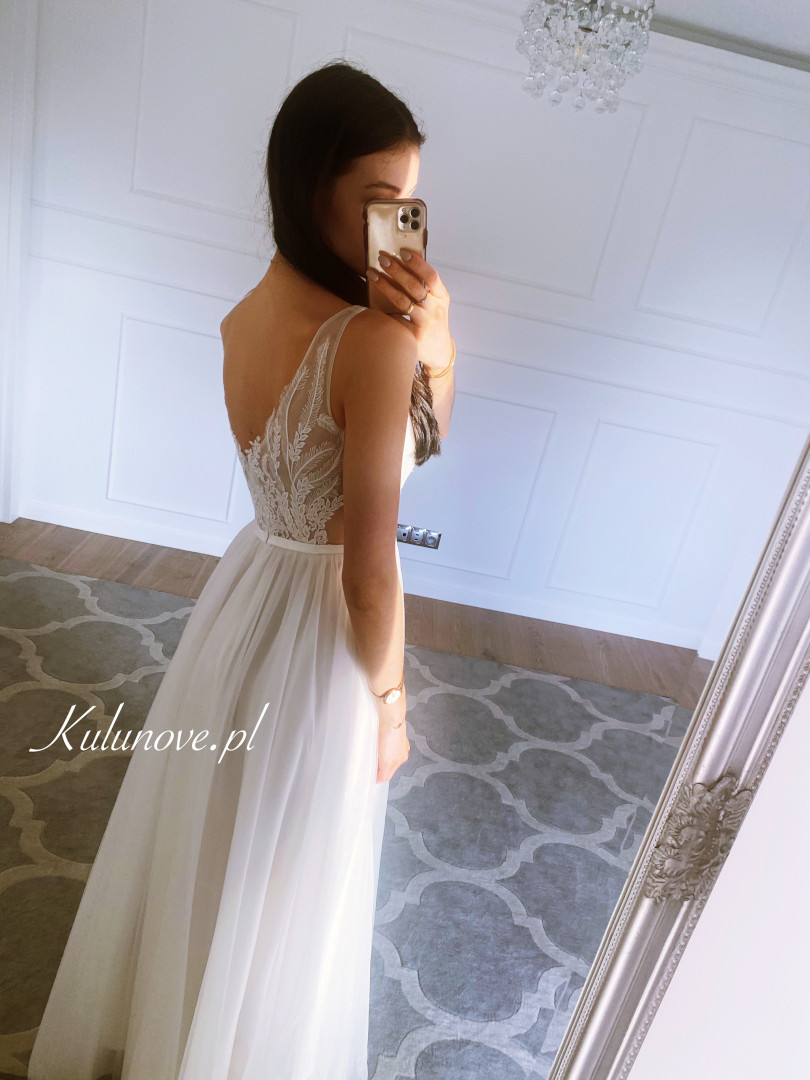 Zoe - suknia ślubna z tiulowym dołem - Kulunove zdjęcie 4
