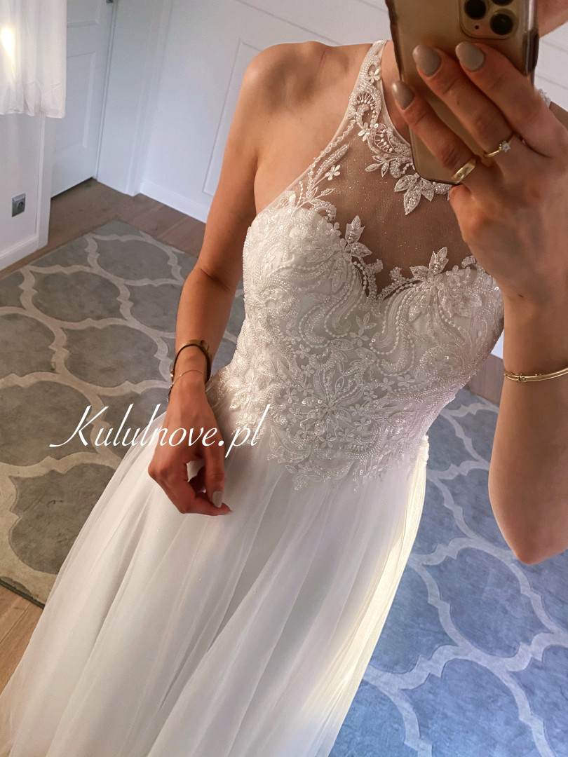 Adelaine - tiulowa suknia ślubna z brokatem i koronkowym gorsetem - Kulunove zdjęcie 2