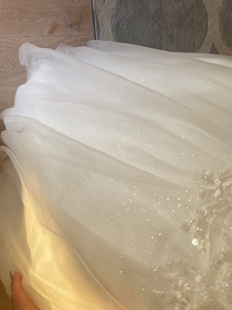 Adelaine - tiulowa suknia ślubna z brokatem i koronkowym gorsetem - Kulunove zdjęcie 4