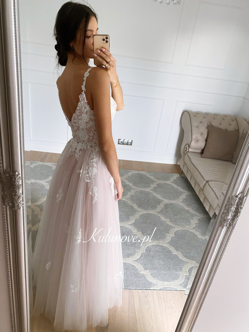 Rosalie - suknia ślubna w kolorze delikatnego różu z koronkowymi wstawkami - Kulunove zdjęcie 4