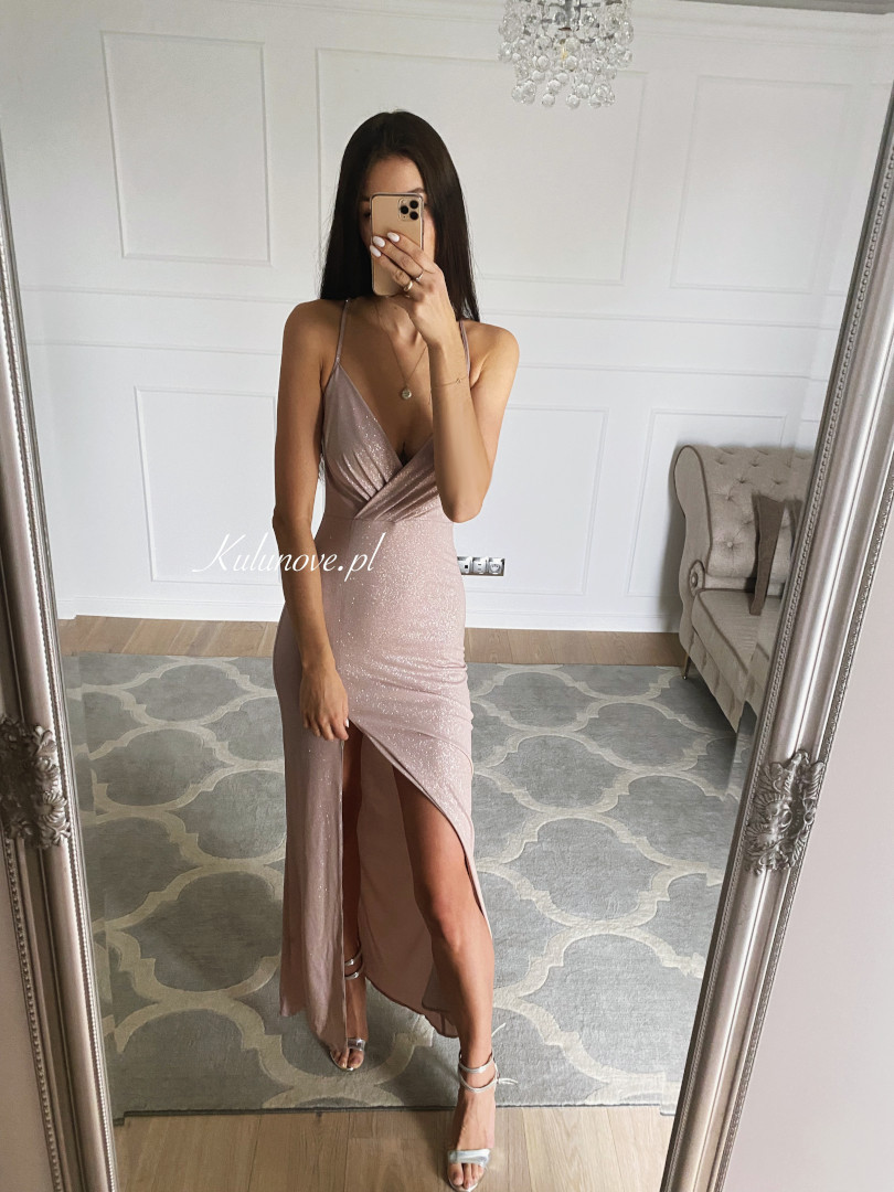 Ariana - obcisła sukienka maxi z brokatem w kolorze beżowego różu - Kulunove zdjęcie 1