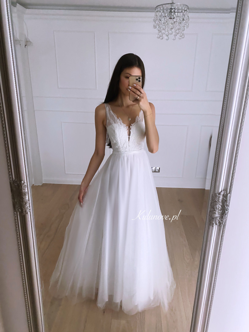 Zoe - suknia ślubna z tiulowym dołem - Kulunove zdjęcie 1