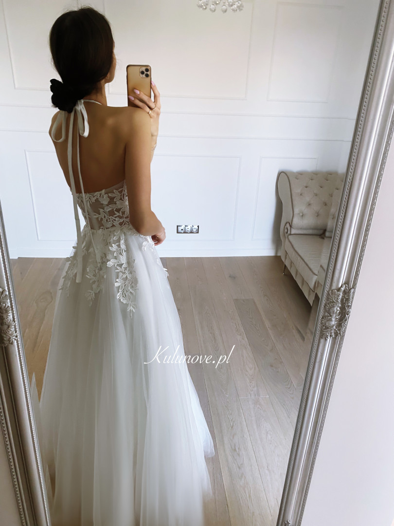 Sisi - tiulowa suknia ślubna kształcie księżniczki z koronkowym gorsetem - Kulunove zdjęcie 3