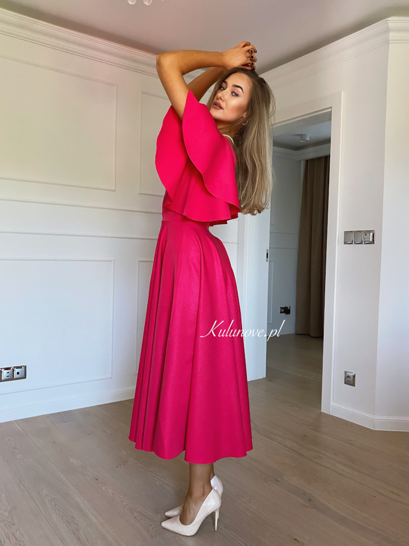 Isabella - elegancka sukienka midi w kolorze fuksji z rozszerzanymi rękawami - Kulunove zdjęcie 3