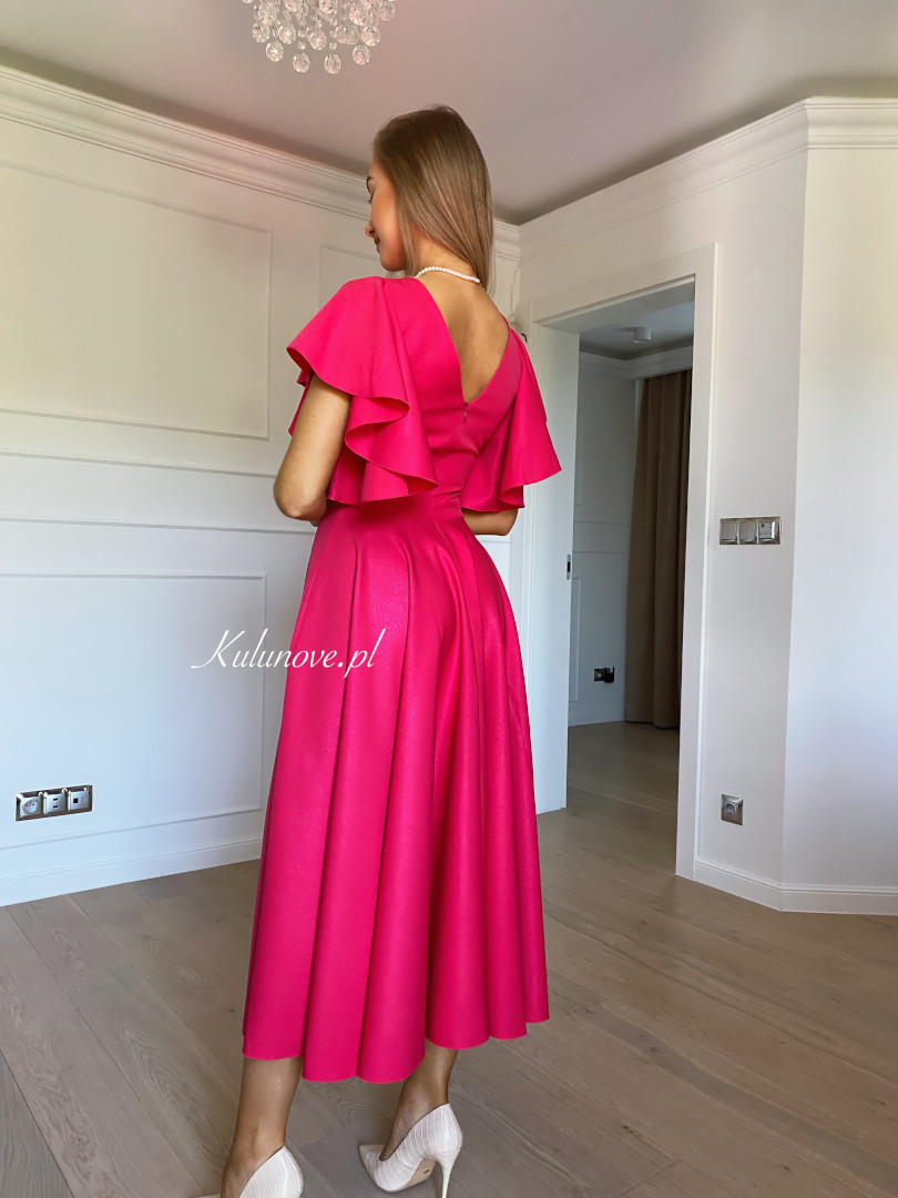Isabella - elegancka sukienka midi w kolorze fuksji z rozszerzanymi rękawami - Kulunove zdjęcie 4