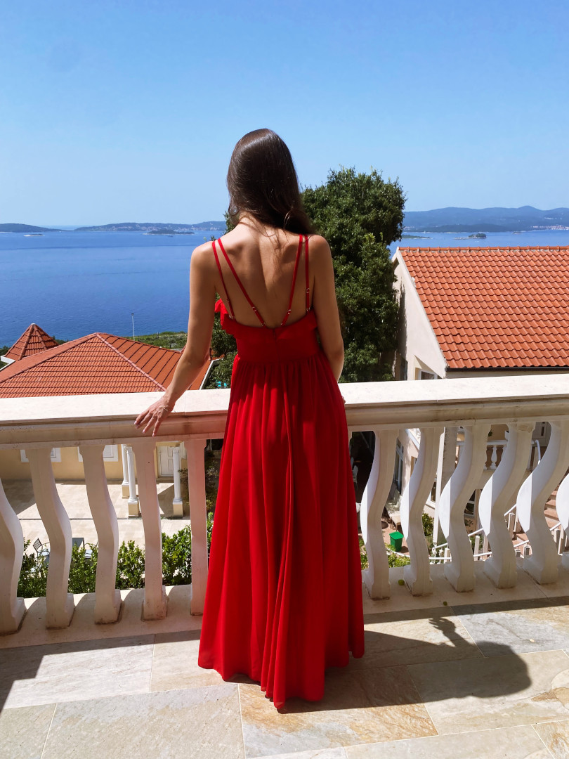 Ornelia - długa szyfonowa czerwona sukienka hiszpanka z falbanką - Kulunove zdjęcie 4