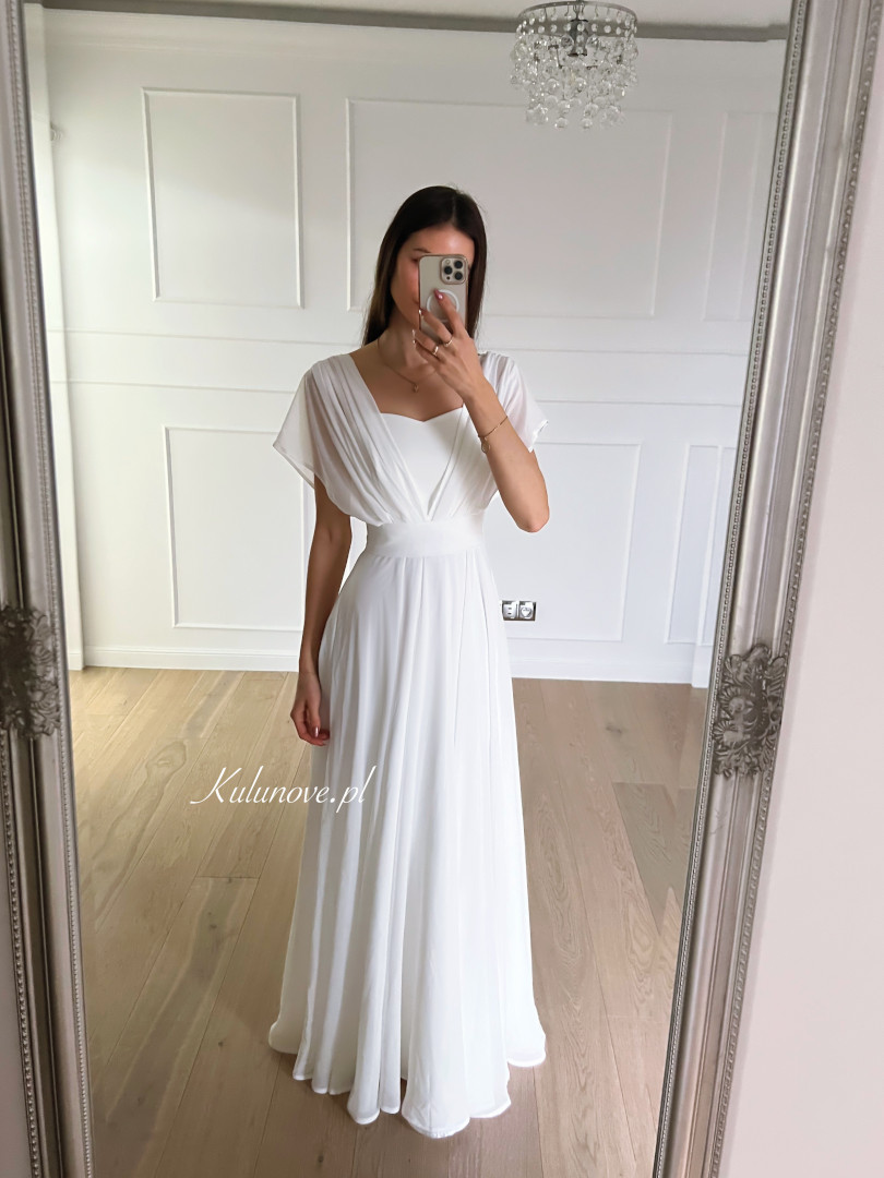 Vivienne - prosta szyfonowa suknia ślubna z zakrytymi ramionami - Kulunove zdjęcie 4