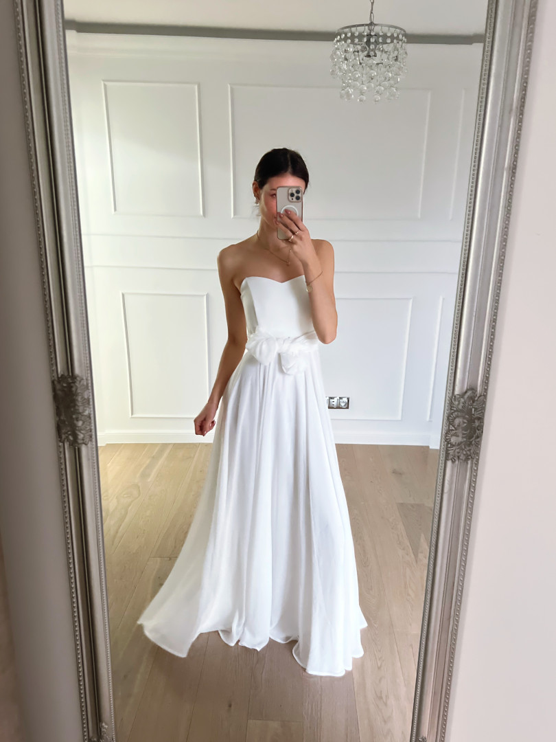 Vivienne - prosta szyfonowa suknia ślubna z zakrytymi ramionami - Kulunove zdjęcie 3