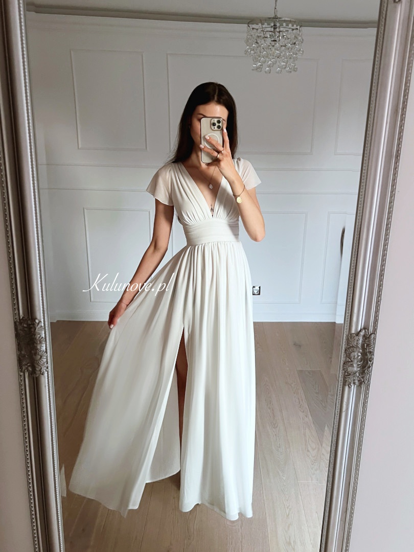 Tenerif - prosta suknia ślubna z krótkim szyfonowym rękawem - Kulunove zdjęcie 2
