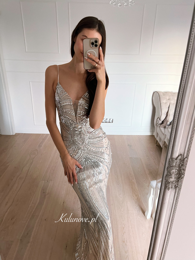 Claudia - srebrna cekinowa sukienka w kształcie syrenki z beżowym podbiciem - Kulunove zdjęcie 1